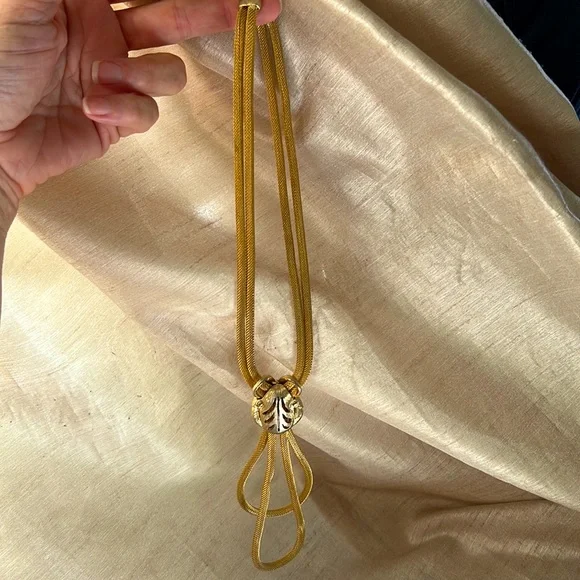 Vintage gold mesh necklace - Picture 3 of 5